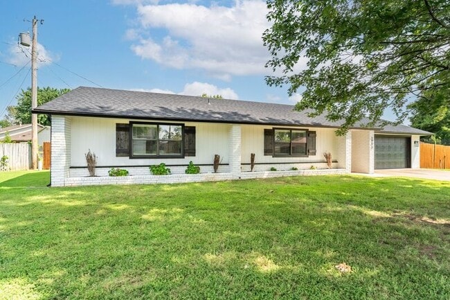 Building Photo - 1906 SE Taylor St