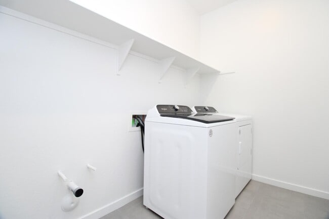 Building Photo - 16067 W El Cortez Pl