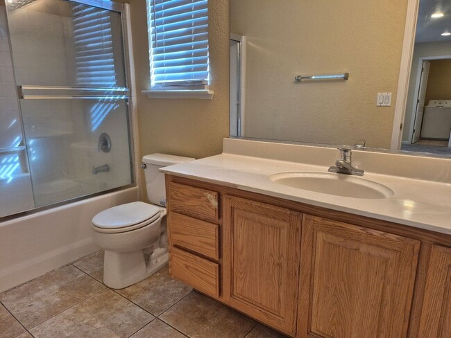 Building Photo - 4 Bedroom 3 Bath home with loft and bonus room