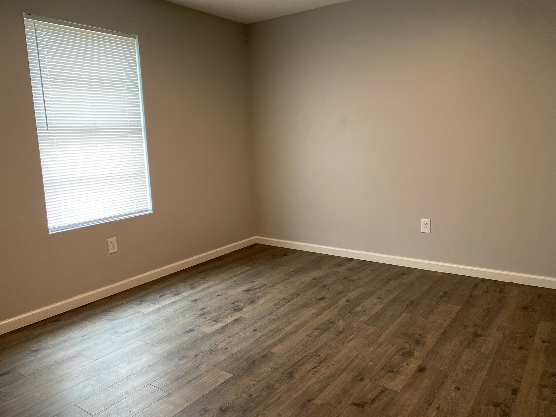 Building Photo - 4 Susan Cv