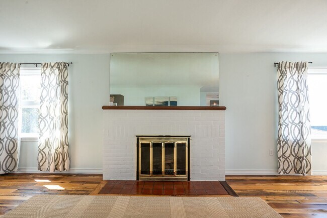 Building Photo - Stunning North Beach 4 bedroom, 3.5 bath with breathtaking view.