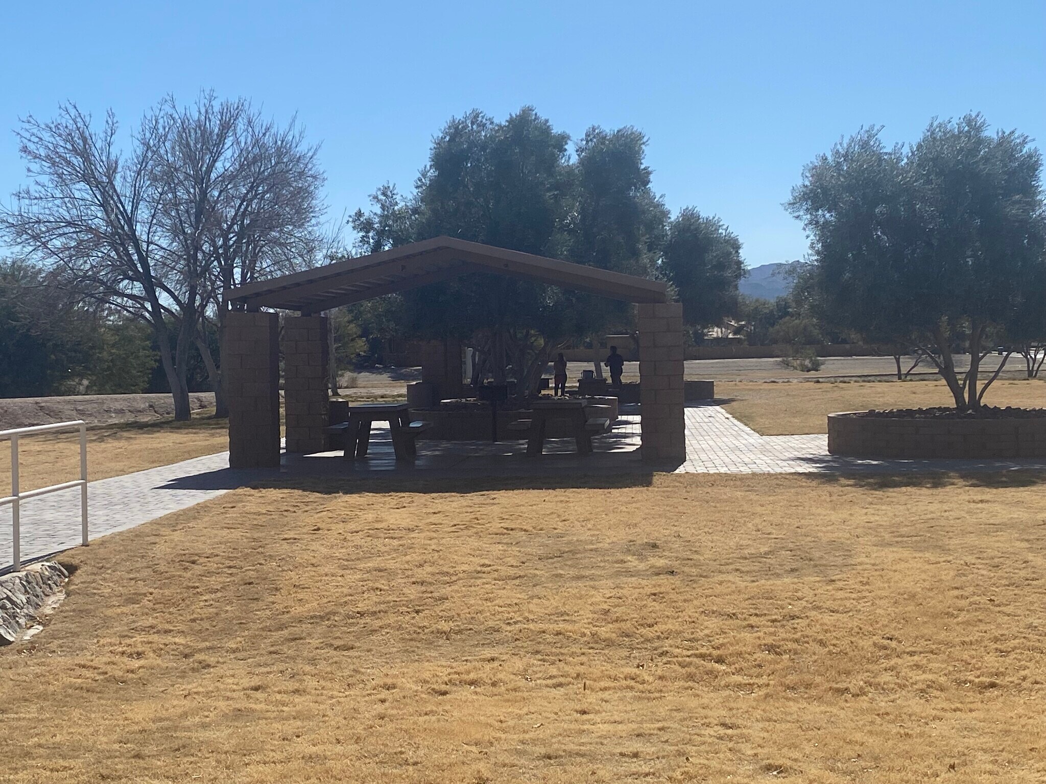 community bbq area - 7146 W Hunnington Dr