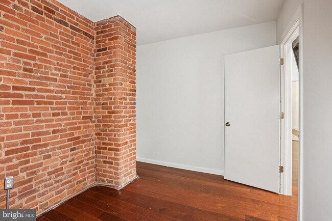 Building Photo - 810 N Hancock St