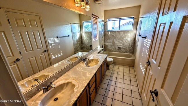 Building Photo - 1061 W Antelope Creek Way