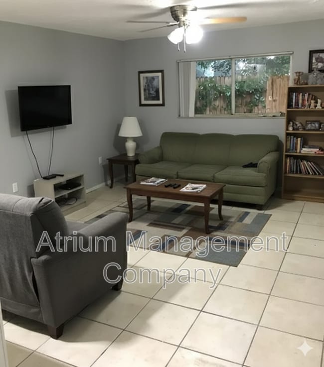 Building Photo - 2399 Eastwood Dr