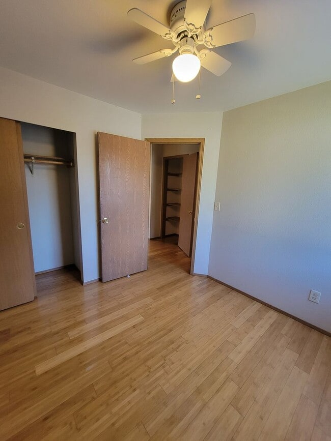 Building Photo - 3 bedroom home with 2 car garage built in ...