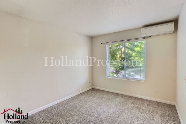 Building Photo - Beautiful End-Unit Townhome with 3 Bedrooms, 3 Full Baths & Private Outdoor Living