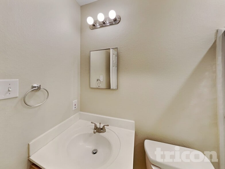 Building Photo - 522 Tres Caminos