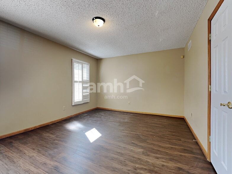 Building Photo - 110 Justin Pl