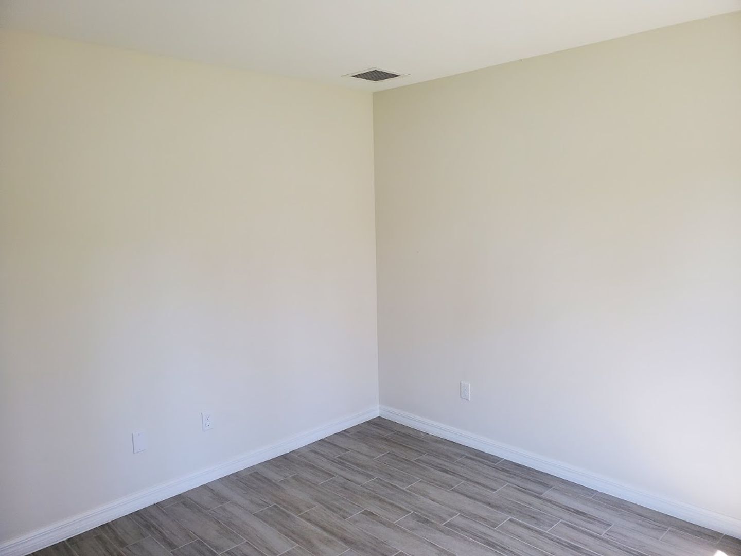 Building Photo - Coming Soon Newer 3x2 Duplex Unit