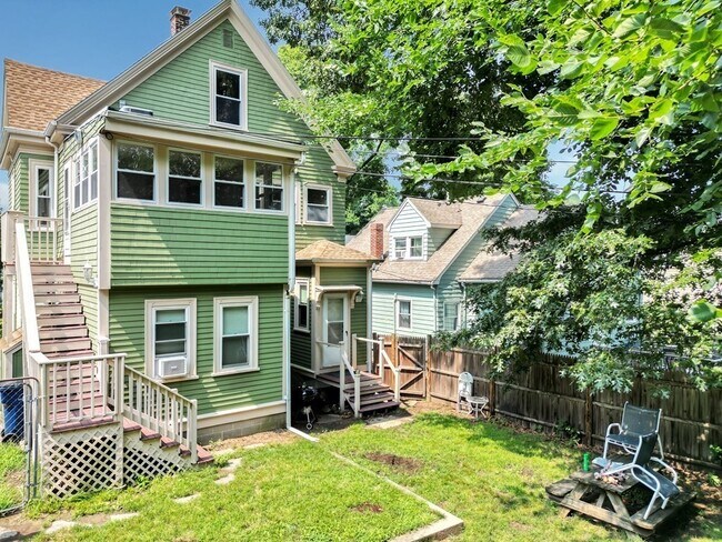 Building Photo - 15 Knoll St
