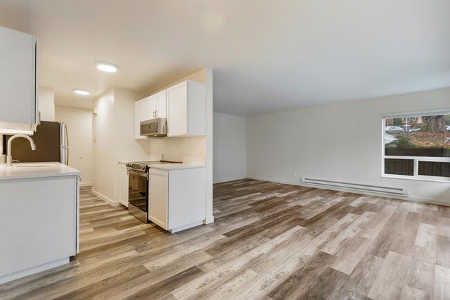 Interior Photo - Lakeview Place