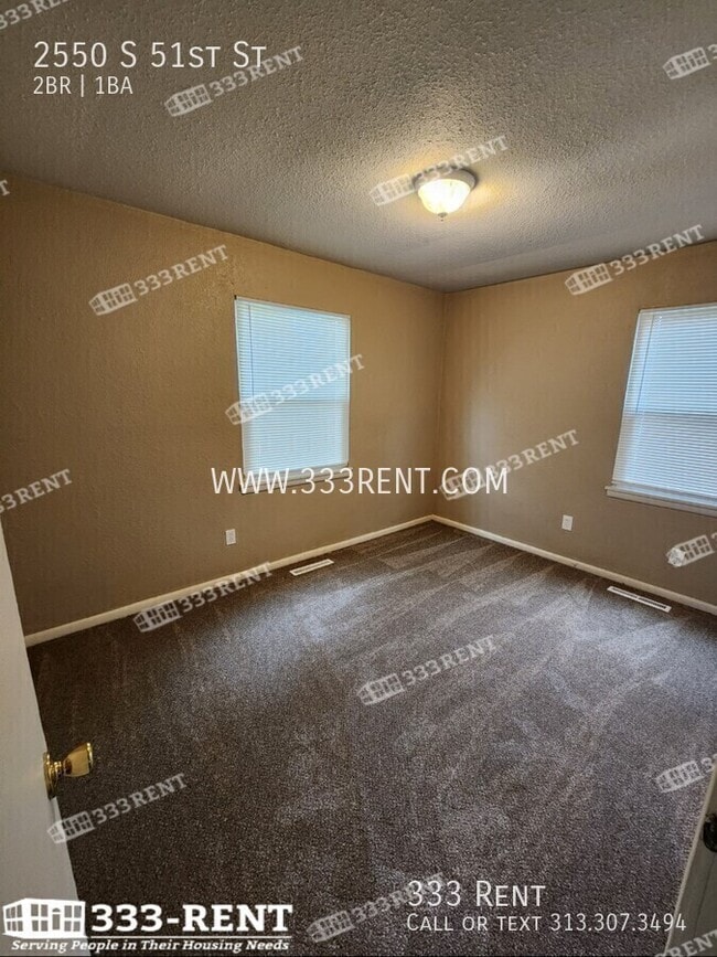 Building Photo - 2550 S 51st St