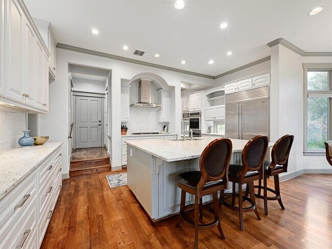 Building Photo - 2300 Barton Creek Blvd