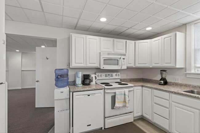 Building Photo - 178 Exeter Rd