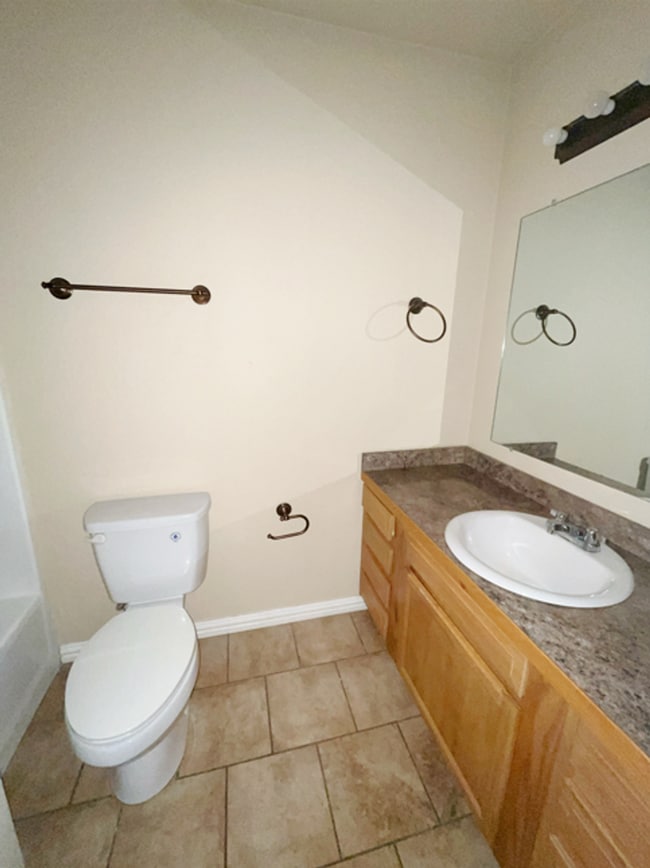 Building Photo - Charming 2bd 2ba in Silo School district