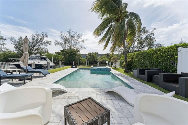 Building Photo - 911 NW 7th St