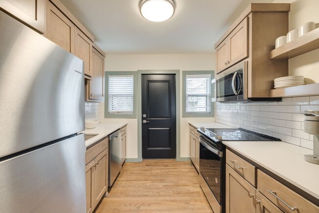 Building Photo - Welcome to this charmingly updated 2 Bedroom 1 Bathroom Bungalow Located in the Historic Jefferso...