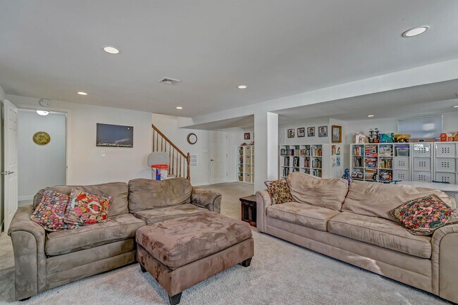 Building Photo - 6612 Kerns Rd