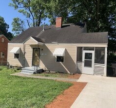 Building Photo - Cozy Two Bedroom Bungalow!