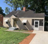 Building Photo - Cozy Two Bedroom Bungalow!
