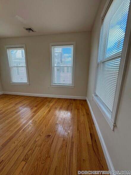 Building Photo - 9 Nottingham St