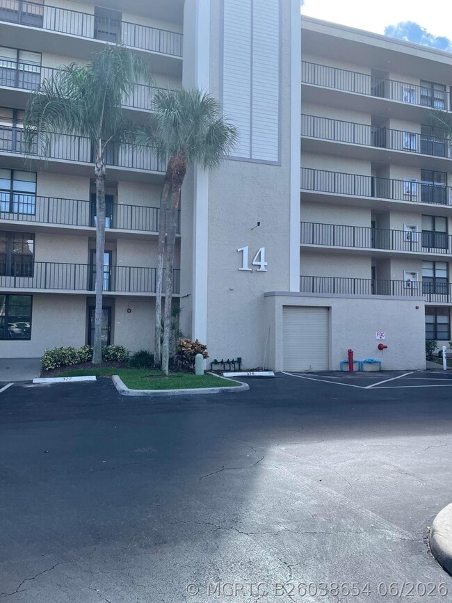 Building Photo - 14 Royal Palm Way