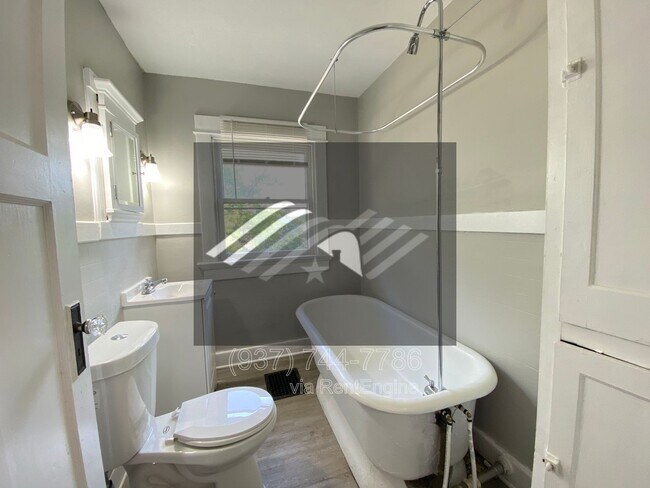 Building Photo - 26 W Beechwood Ave