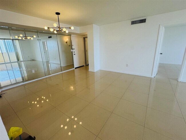 Building Photo - 1833 S Ocean Dr