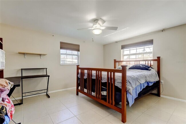 Building Photo - 3041 Huntington Rd