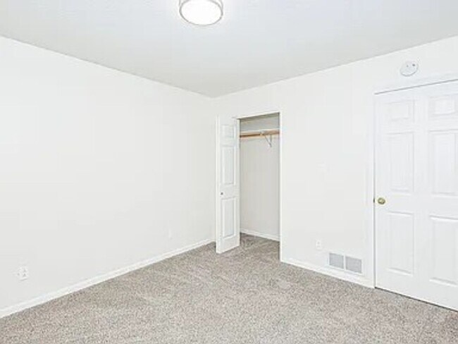 Building Photo - 3804 Larkspur Ct