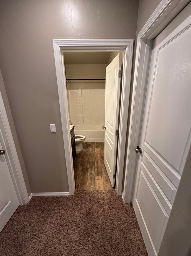 Building Photo - Charming 3-bedroom, 2-bathroom home locate...
