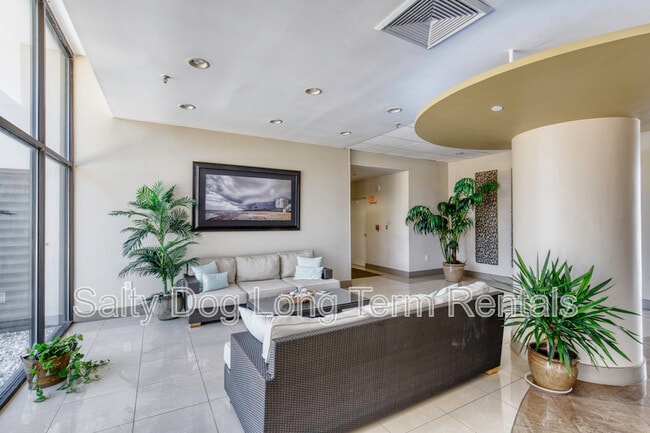 Building Photo - 1601 N Central Ave