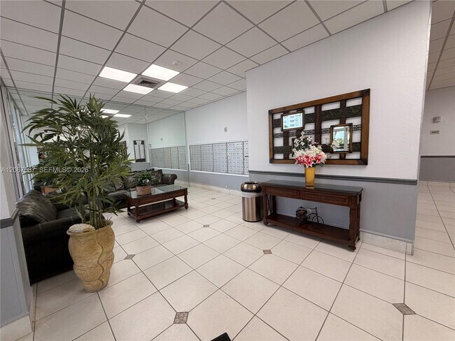 Building Photo - 1825 S Ocean Dr