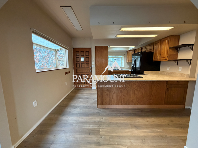 Building Photo - 3 Bedroom with Detached Garage and Office!