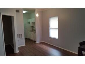 Building Photo - Edgecreek Condo