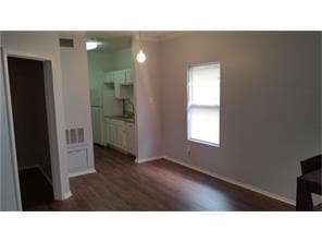 Building Photo - Edgecreek Condo