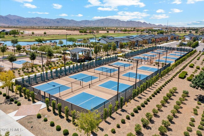 Building Photo - 11138 N San Clemente St