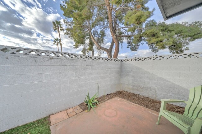 Building Photo - Ready to View Now! Arcadia Lite - 2 bedroom/1 Bath- Adorable Condo and Community-W/T/S are included!