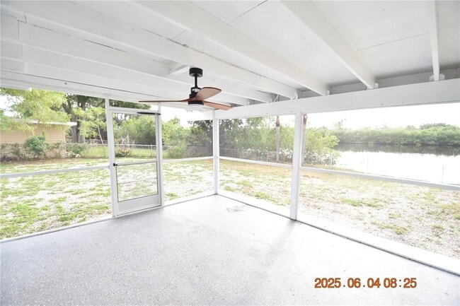 Building Photo - 417 Country Club Dr