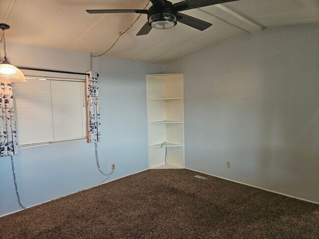 Building Photo - 2 bed/2 bath Manufactured Home in Desirabl...