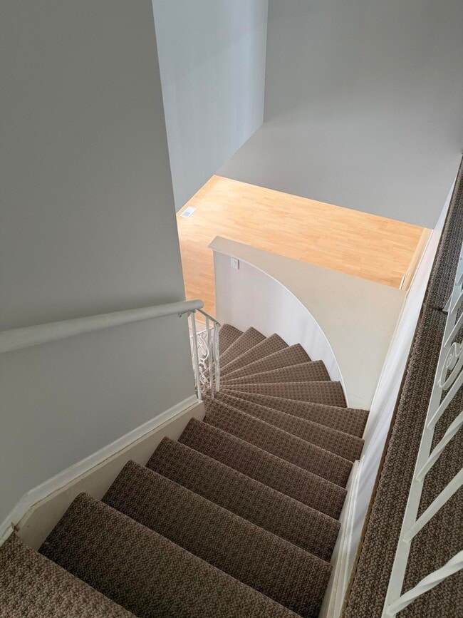 Building Photo - 3550 Kings Point Dr