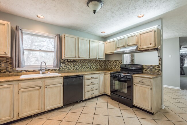 Building Photo - 420 Shelbyville Rd