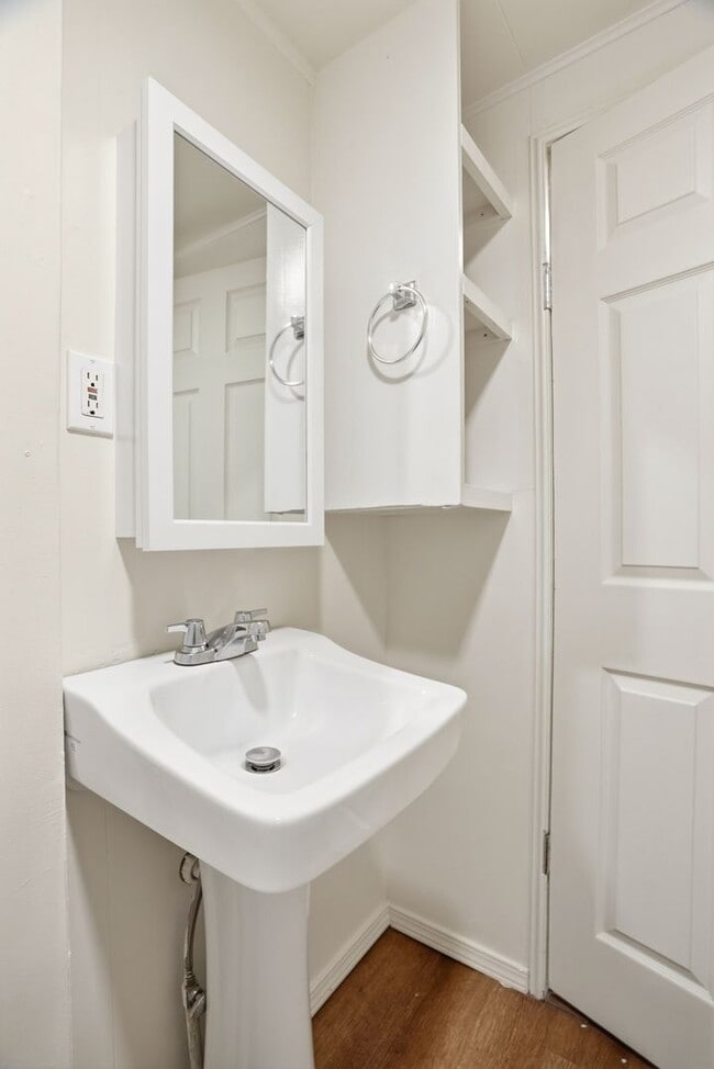 Building Photo - Spacious 3 Bedroom 1 Bath home in the Perry District!