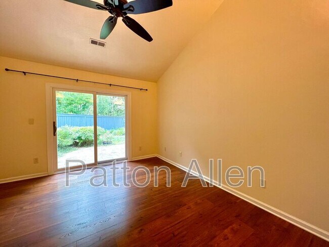 Building Photo - 101 Firwood Ct