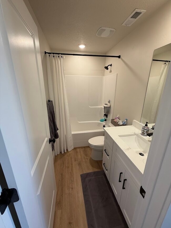 Building Photo - 1162 N 550 W