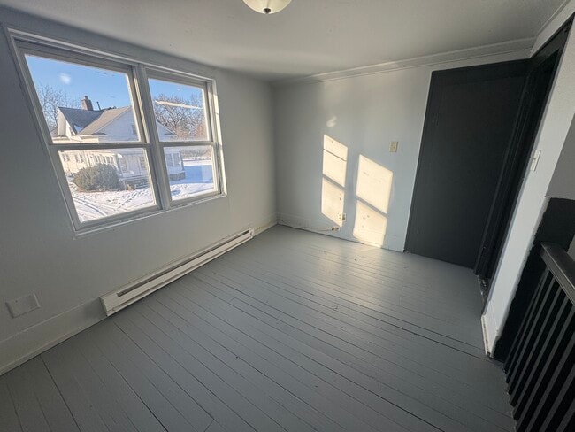 Building Photo - 1507 Main-E