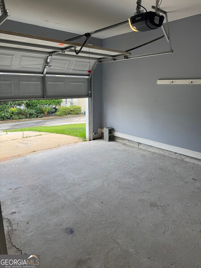 Building Photo - 542 Ivy Brook Way
