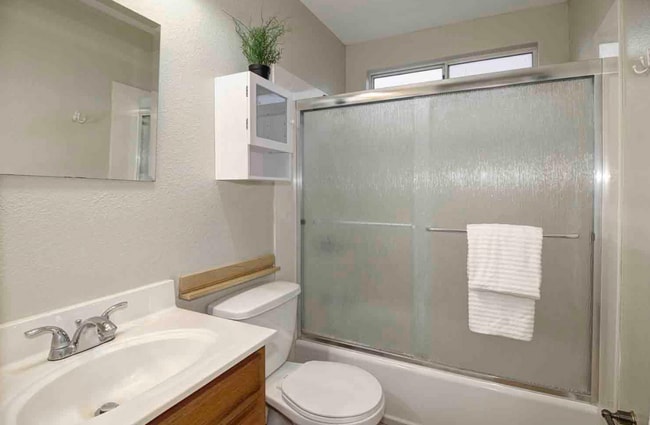 Building Photo - South Davis Charming Home