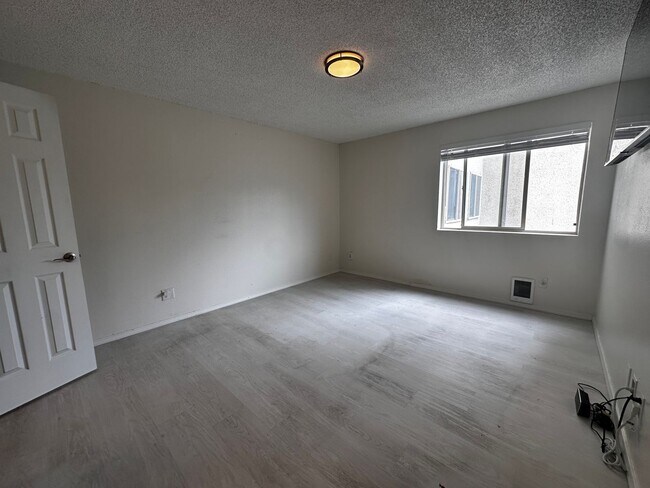 Building Photo - 9030 Seward Park Ave S
